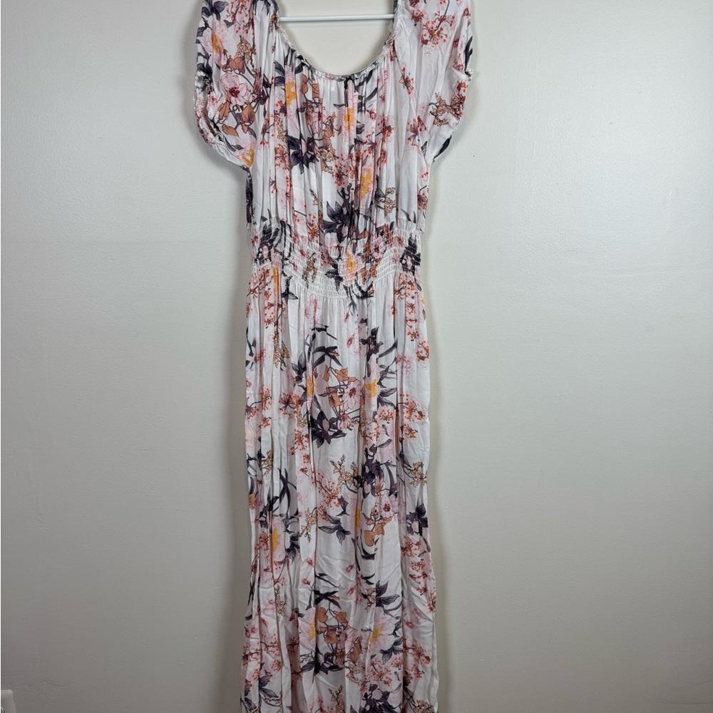 Chic Floral Maxi Dress in White and Pink